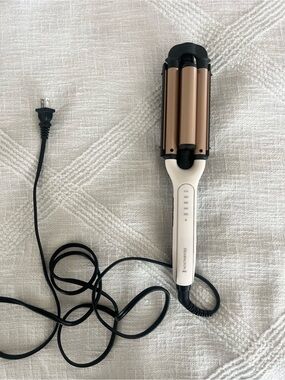 Remington Triple Barrel Waver Hair Curler in Rose Gold and White